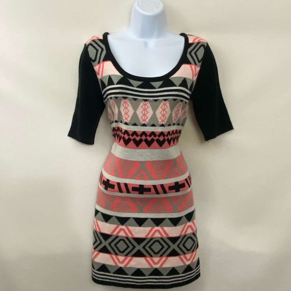 T/O Pink, Black & Gray Short Sleeve Sweater Dress Size M H-31